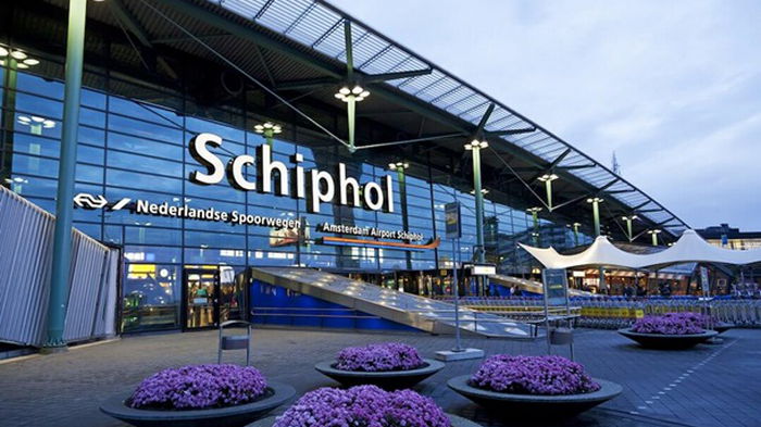 В аэропорту Амстердама образовались очереди из-за отмены части рейсов
