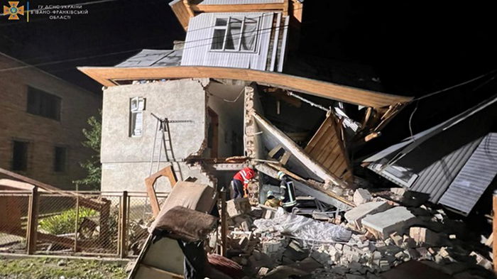 На Прикарпатье обрушился жилой дом, есть пострадавшие
