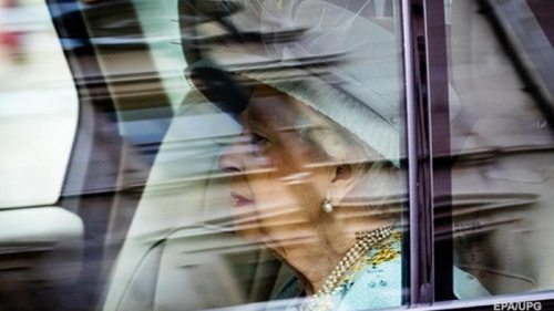 СМИ узнали, кто был у постели умирающей королевы Елизаветы II
