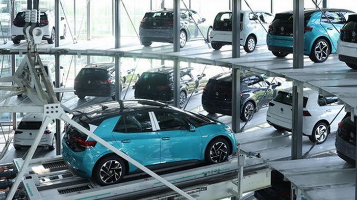 В Европе впервые за 13 месяцев возрос спрос на новые авто — Bloomberg