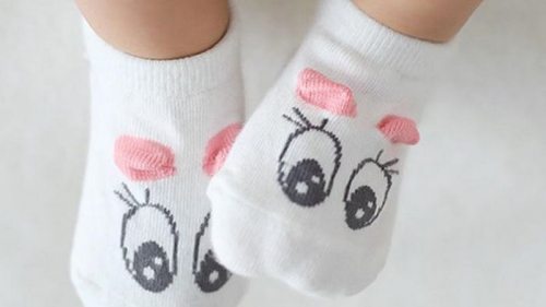 Почему следует приобретать детские носки оптом?