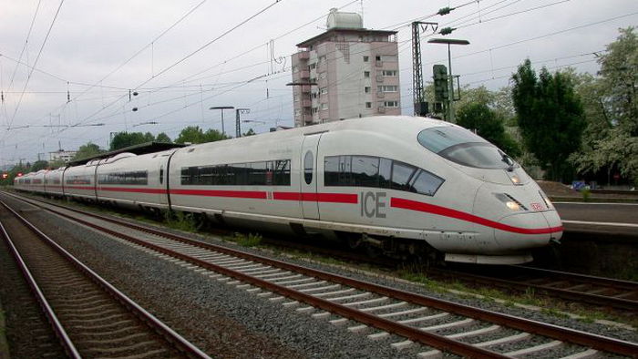 В Германии из-за проблем со связью на несколько часов остановились поезда