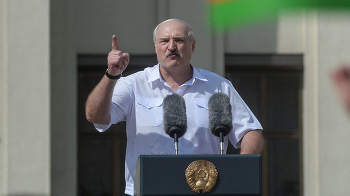 Лукашенко запретил расти ценам в Беларуси