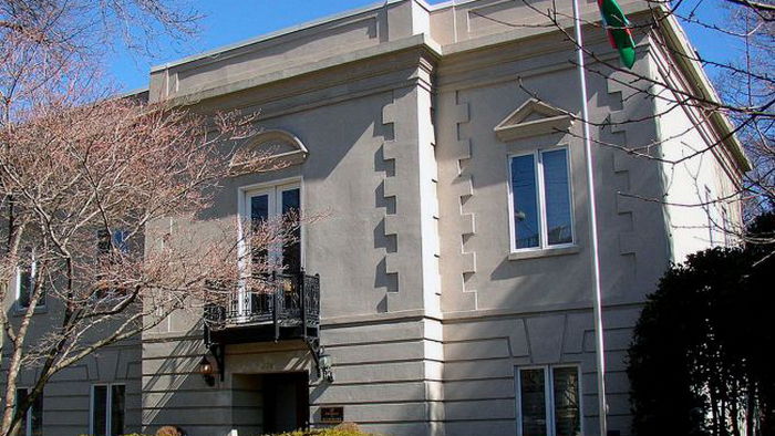 В Вашингтоне обстреляли авто посольства Азербайджана в США