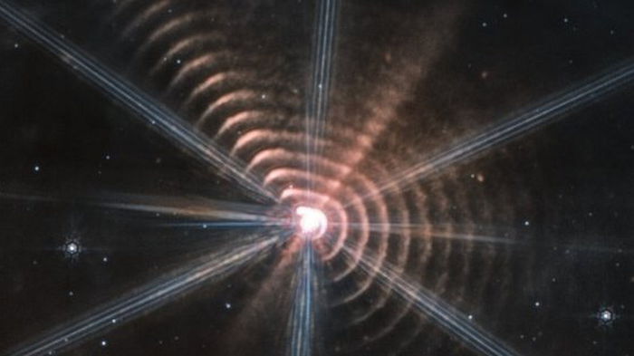 Ученые раскрыли природу концентрических колец вокруг отдаленной звезды – они содержат пыль
