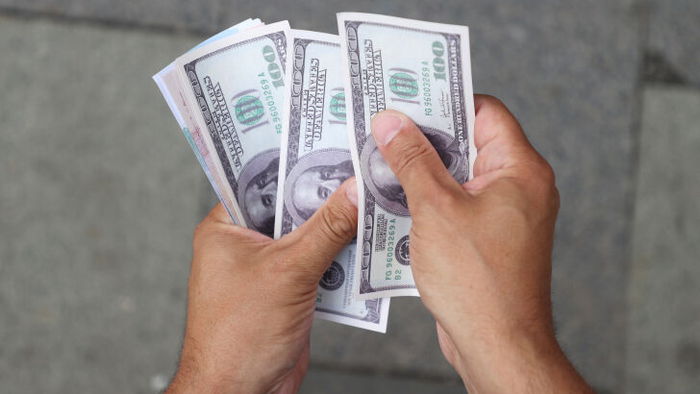 НБУ предложил украинцам страховку от скачков курса доллара: как это будет работать