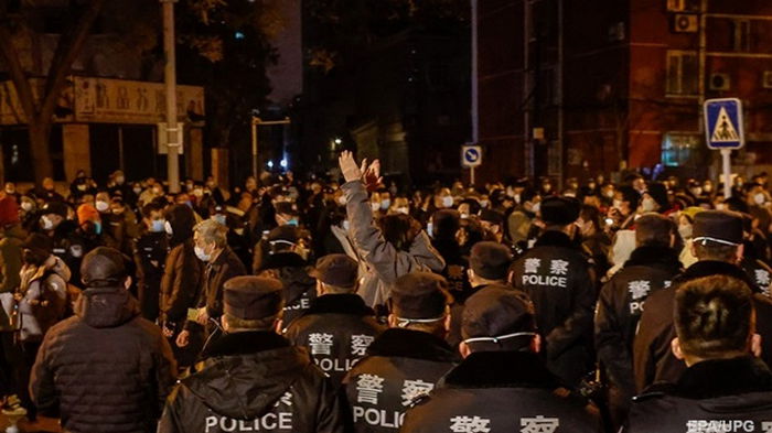 Антиковидные протесты в Китае вызвали падение на мировых фондовых рынках