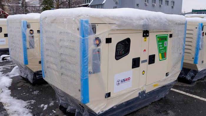 USAID передало Украине более 1000 электрогенераторов для больниц и школ