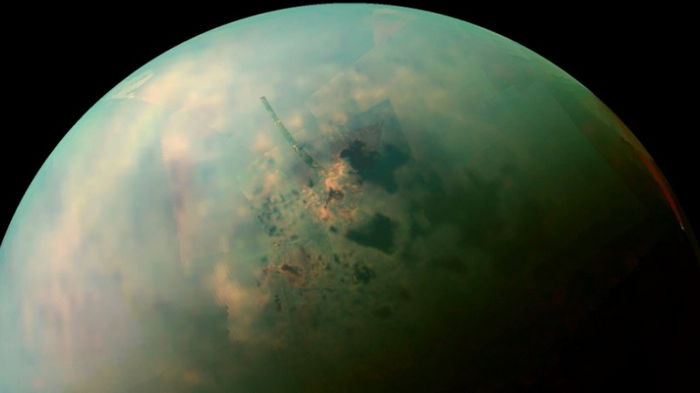Гигантские радуги и ливни раз в 29 лет. Ученые рассказали, какая погода царит на Титане