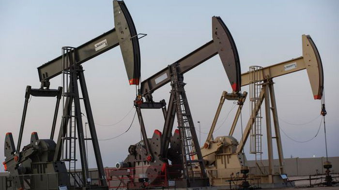 Нефть дорожает в начале недели: что стало причиной