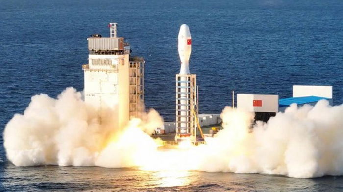 Китай запустил новую ракету с морской платформы