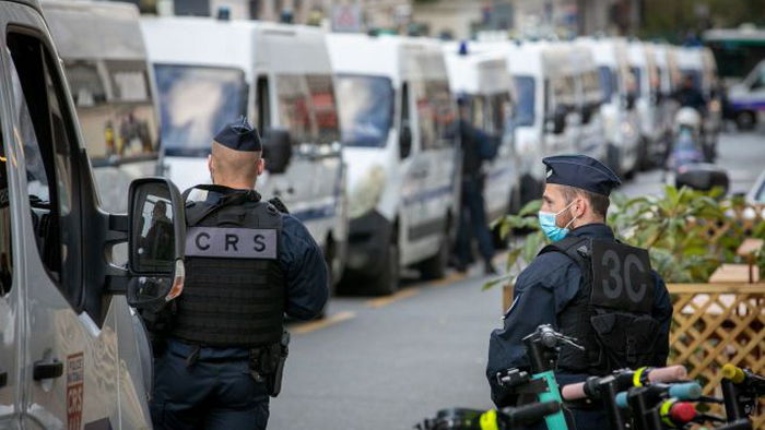 В Париже в ходе беспорядков ранены 30 полицейских