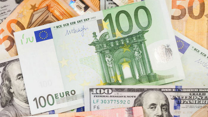 Наличные доллар и евро дешевеют