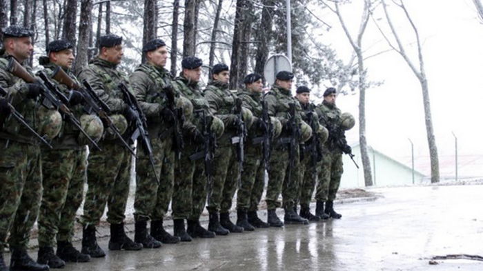 В Сербии отменили повышенную боеготовности армии