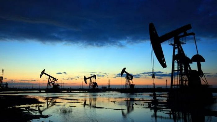 Мировые цены на нефть снижаются из-за экономических данных из США