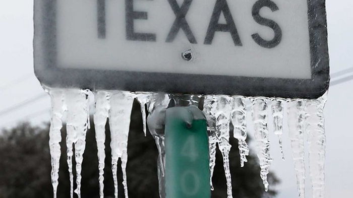 На Техас обрушился ледяной шторм, есть погибшие (фото)
