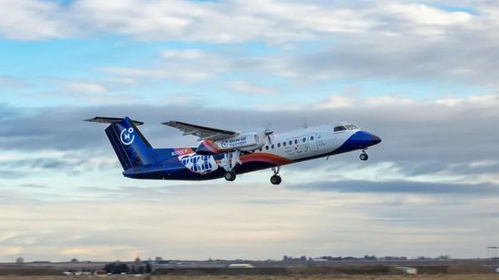 В США испытали пассажирский самолет Dash-8 на водороде – пролетал 15 минут