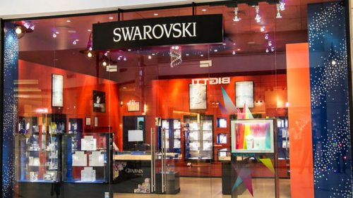 Swarovski планирует полностью выйти из России, год назад компания прио...