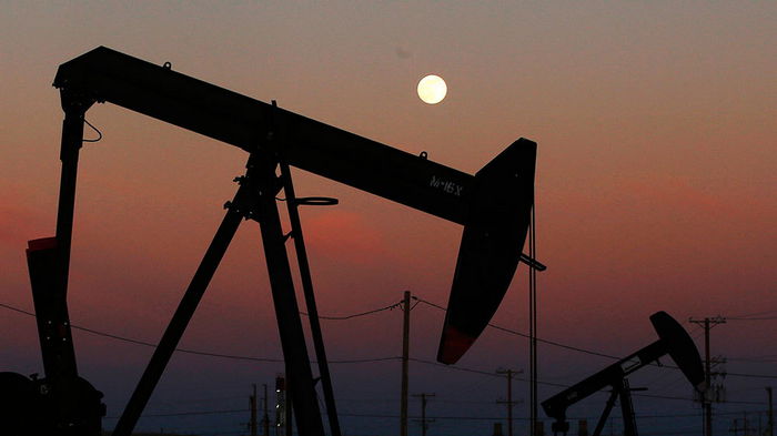 Мировые цены на нефть снижаются из-за продолжающегося банковского кризиса
