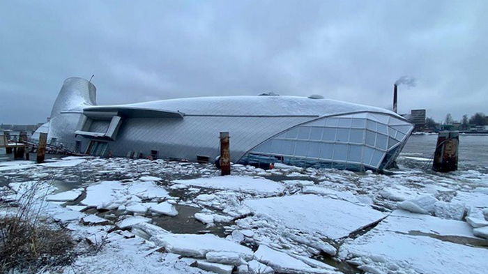 В России затонул плавучий ресторан