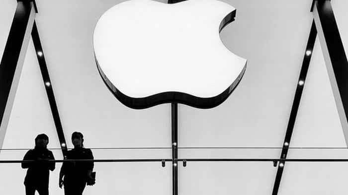 В Вашингтоне из Apple Store вынесли 436 iPhone через дыру в стене кофейни