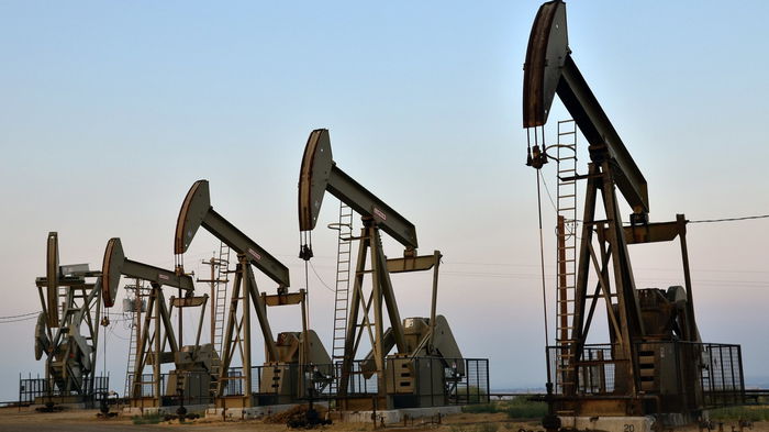 Нефть дешевеет после негативного прогноза МВФ по мировой экономике