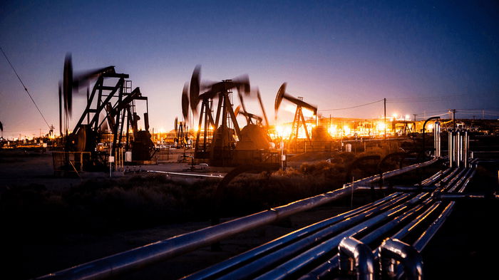 Нефть дешевеет на фоне переговоров о потолке госдолга США