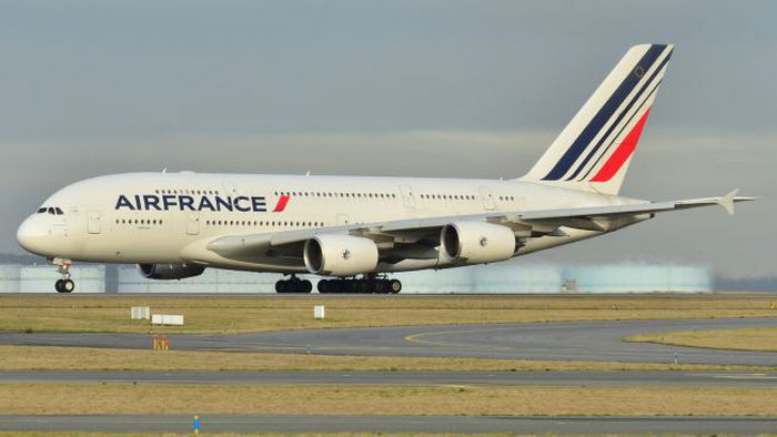 Во Франции правительство запретило ряд авиарейсов: названа причина