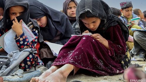 В Афганистане из-за отравления в школе госпитализировали 60 девуш...