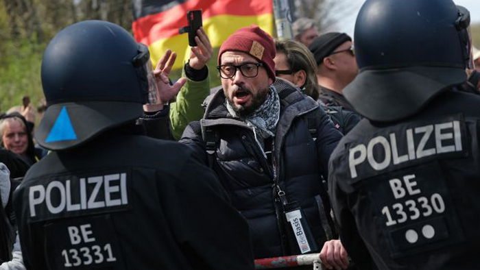 В столкновениях в Германии пострадали 26 полицейских