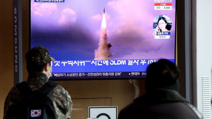 КНДР запустила неопознанную баллистическую ракету в сторону Японского моря