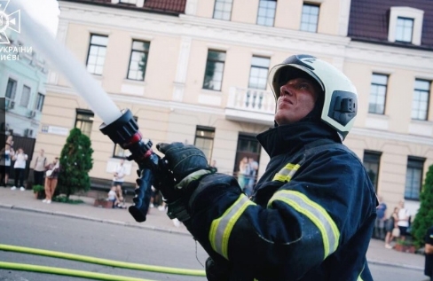 В Киеве на Подоле начался пожар