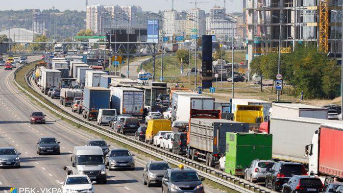 В Киеве из-за жары ввели ограничения на движение грузовиков