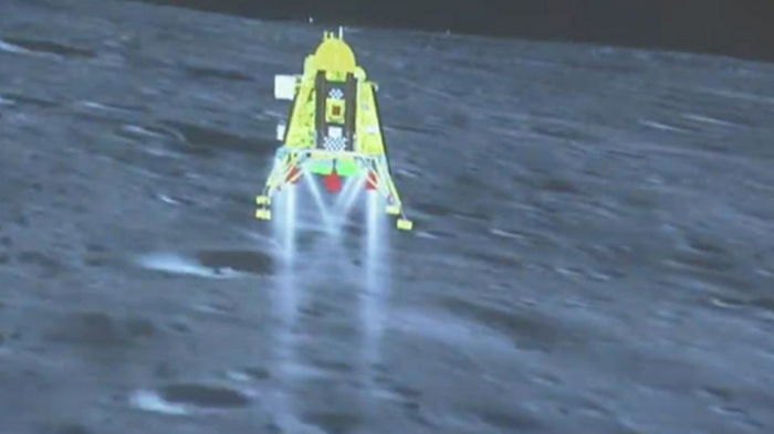 Индийский посадочный модуль Чандраян-3 совершил успешную посадку на Луну (видео)