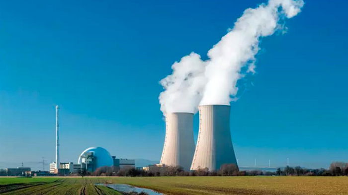 Во Франции в разгар жары отключили ядерный реактор