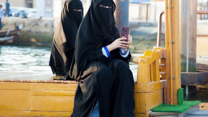Франция запретит носить мусульманские платья в школах