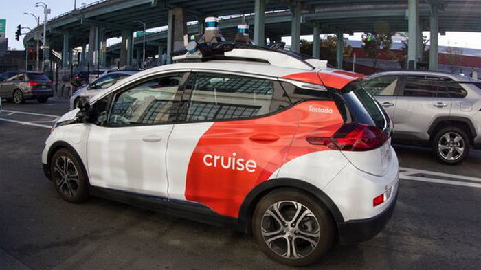 В Сан-Франциско беспилотные такси Cruise мешали скорой помощи. Пациент скончался