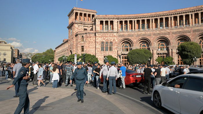 В Ереване митингуют, требуя отставки Пашиняна