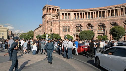 В Ереване митингуют, требуя отставки Пашиняна