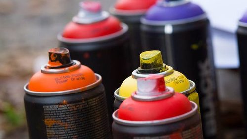 Як обрати фарбу в балончику для графіті