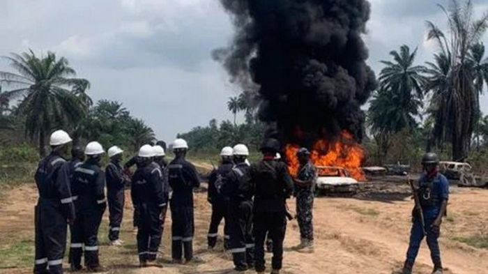 В Нигерии произошел взрыв на нелегальном НПЗ, погибли 37 человек