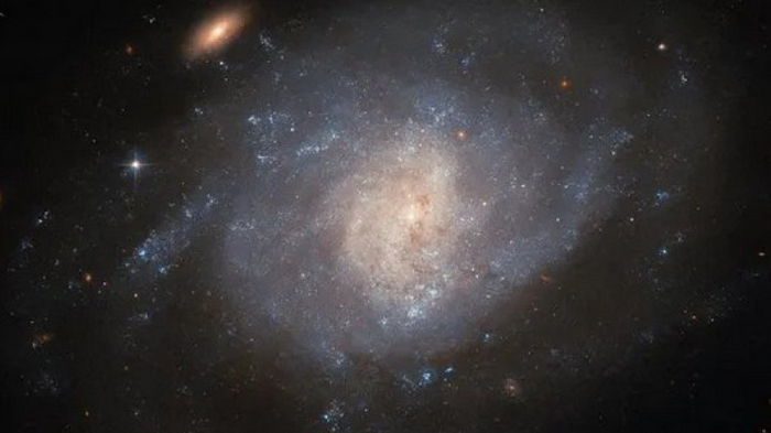 Обломки разбросало по всей галактике: телескоп Хаббл заснял результат космического взрыва