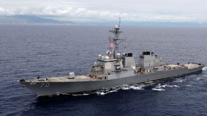 Китай заявил, что американский эсминец якобы незаконно вошел в их воды. В США ответили