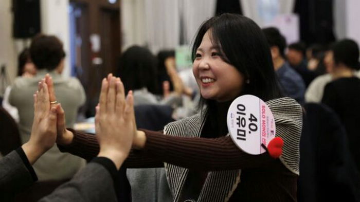 В Южной Корее устроили массовое свидание вслепую, чтобы поднять уровень рождаемости