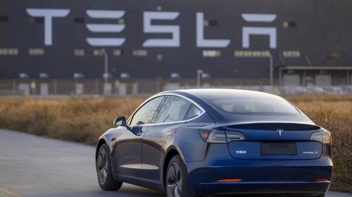 Tesla отзовет почти все автомобили, проданные в США, из-за проблем с автопилотом