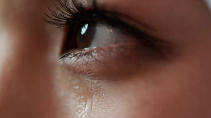 Ученые выяснили, что человеческие слезы подавляют агрессию: каким образом это происходит