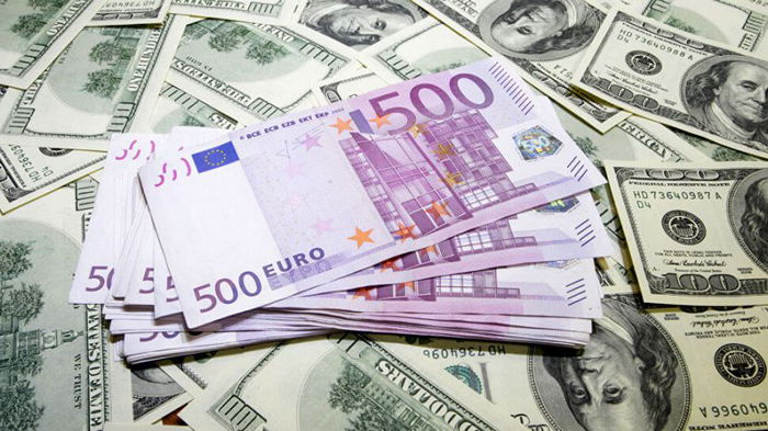 НБУ поднял официальный курс доллара выше 37 гривен
