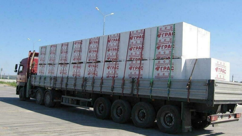 Цены на доставку силикатного кирпича грузовым транспортом — тралом
