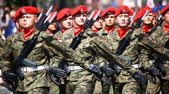 Польша увеличит число профессиональной армии на 10 тысяч человек