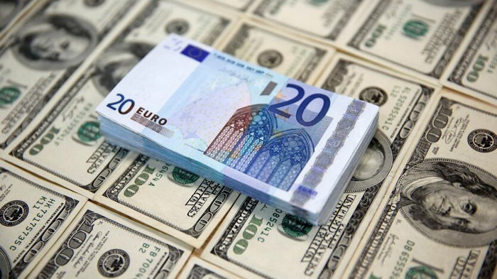 НБУ опустил официальный курс доллара до минимума с конца декабря